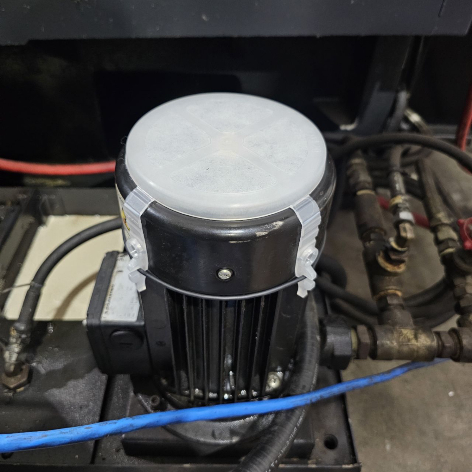 Motor mit montiertem Velum-Filter